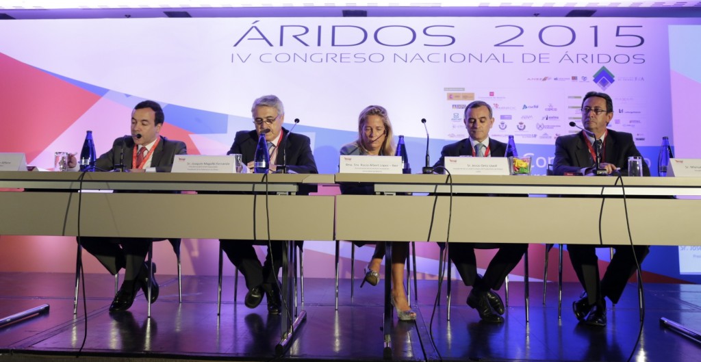 De izquierda a derecha. José Luis Parra y Alfaro. Presidente del Comité Científico, Joaquín Magalló, presidente de FdA, Rocío Albert, viceconsejera de Economía e Innovación de la Comunidad de Madrid, Jesús Ortíz, presidente de la UEPG y Manuel Casado, presidente de AFA Madrid.